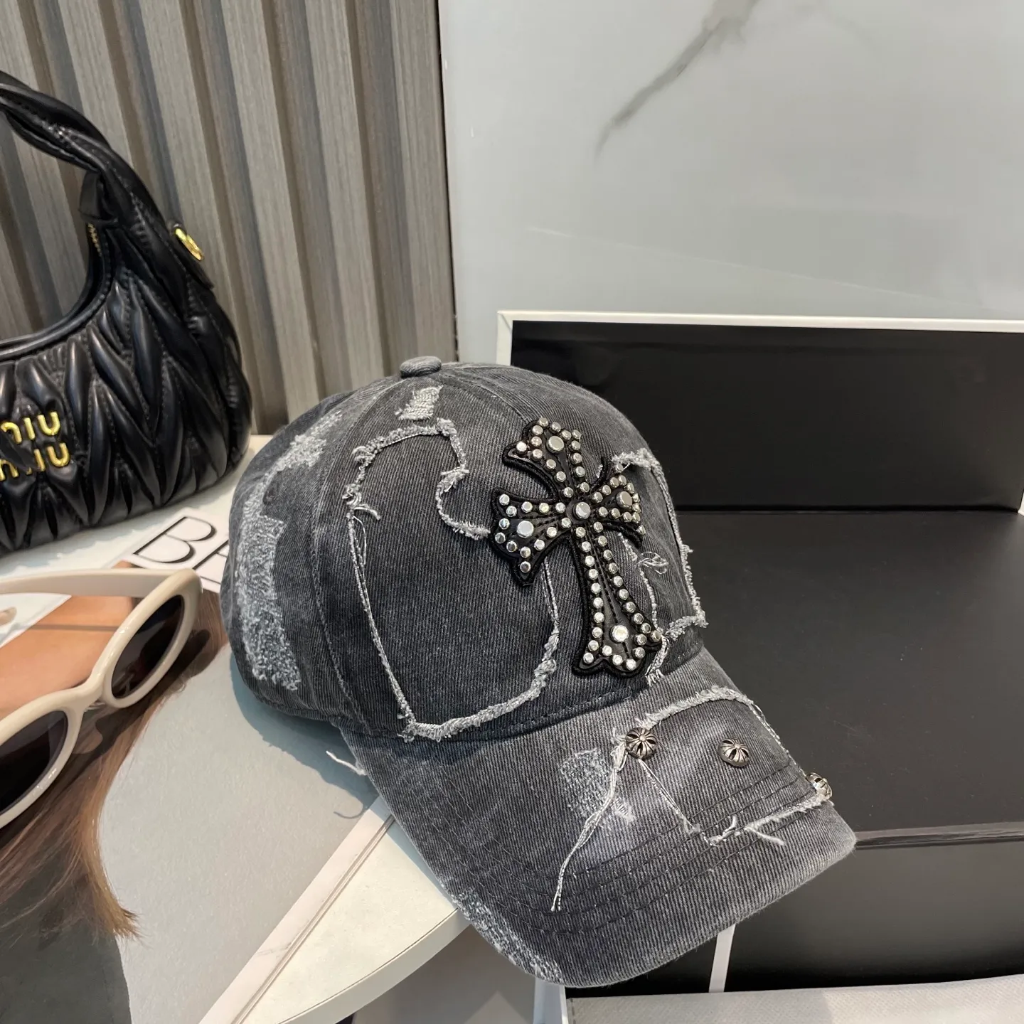P86 Crow Heart 🆕🆕25 new baseball cap, personalized fashion classic cross logo, casual with a cool feeling, unisex style, same style for men and women! Very easy to match! Head circumference: 56-58cm is available